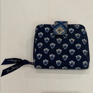 Vera Bradley Navy and White Patterned zip around folding Wallet VGUC